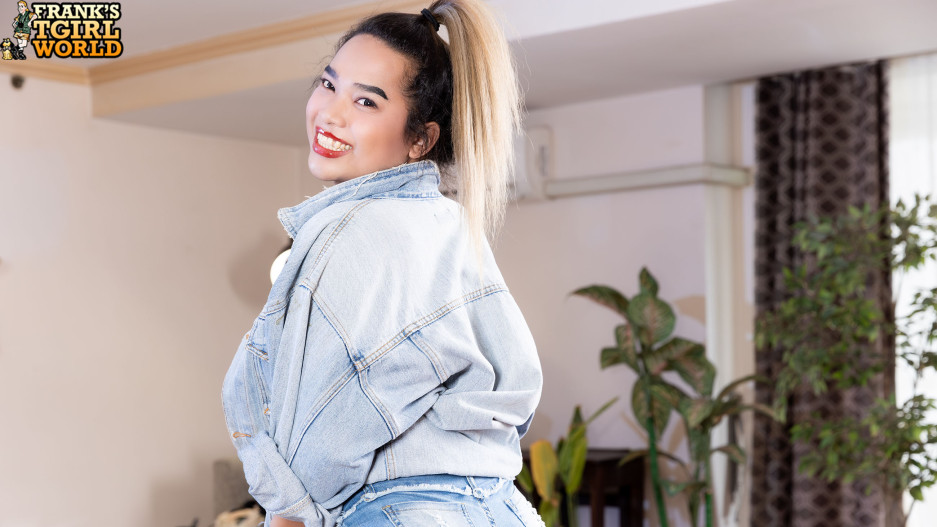 Nonia Is A Sexy Treat!