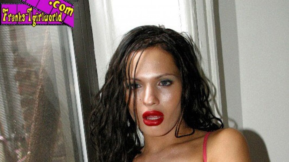 Anna Foxx Poses & Strokes!