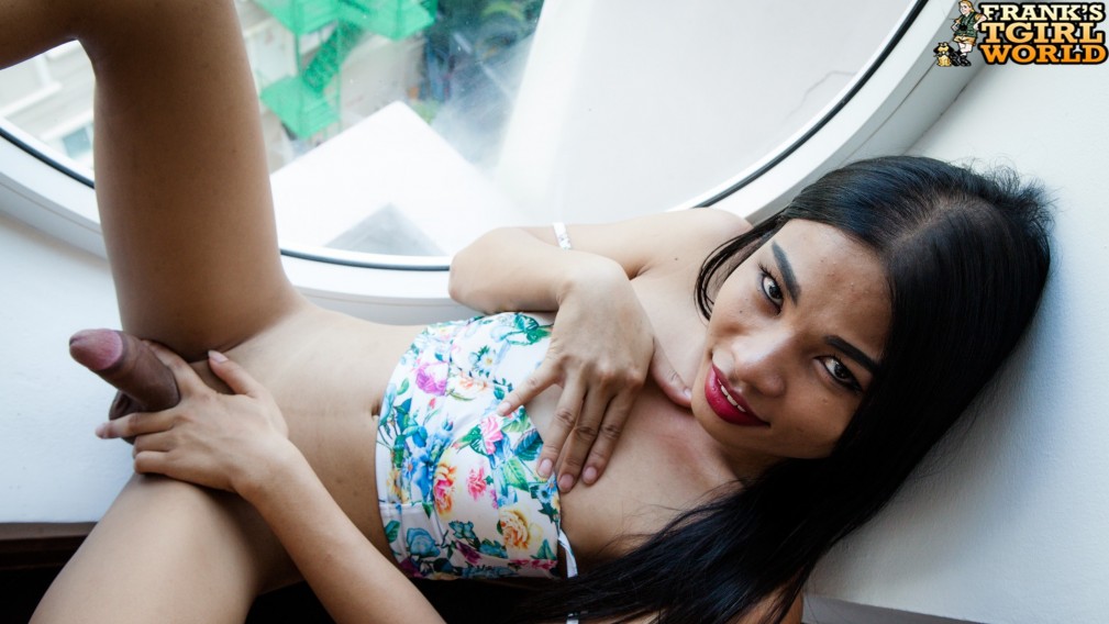 Nel Fingers Her Tight Ass!