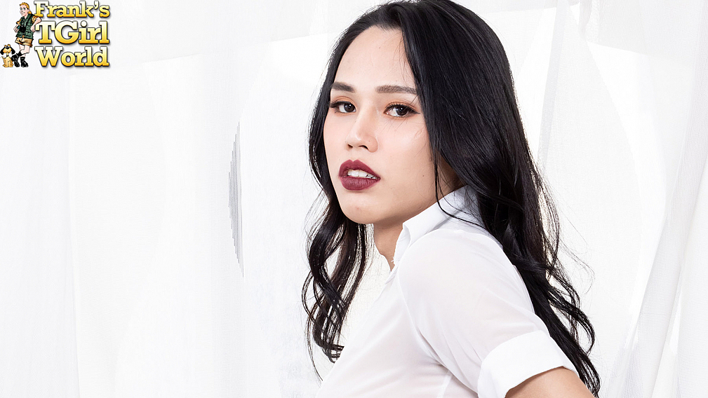 Sweetie Ploy Shoots a Load!