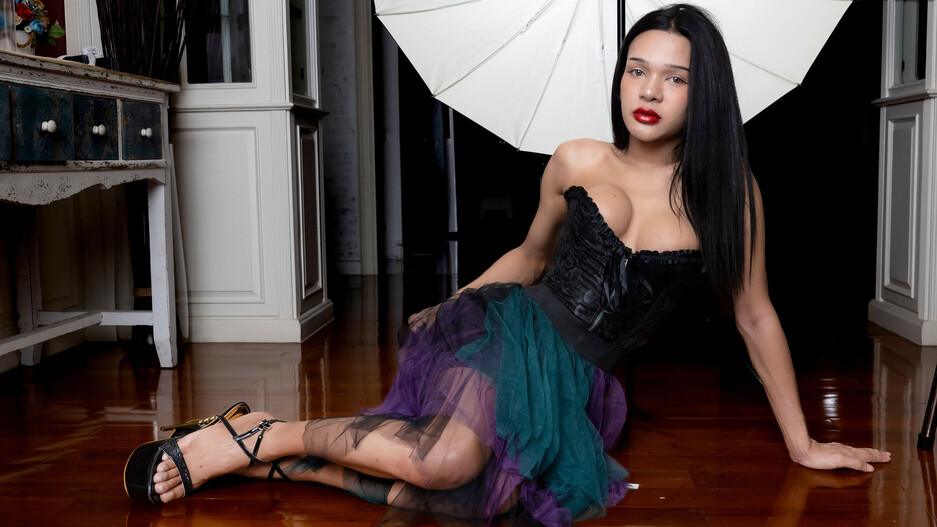 FranksTGirlWorld-Bella-Bella Takes the Moment